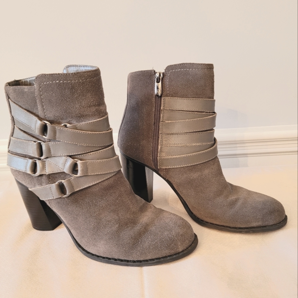 Adrienne Vittadini Boots - Picture 1 of 8